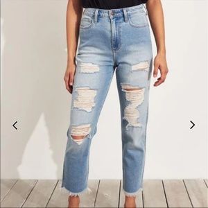 Hollister Ultra High-Rise Mom Jean